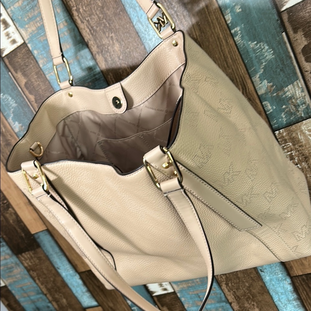 Michael Kors Cream Shoulder tote 👜 Bag - Picture 16 of 16